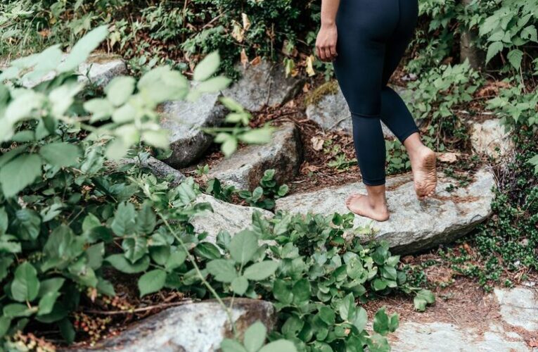Beginner Guide to Mindful Walking: Steps to Calm and Clarity
